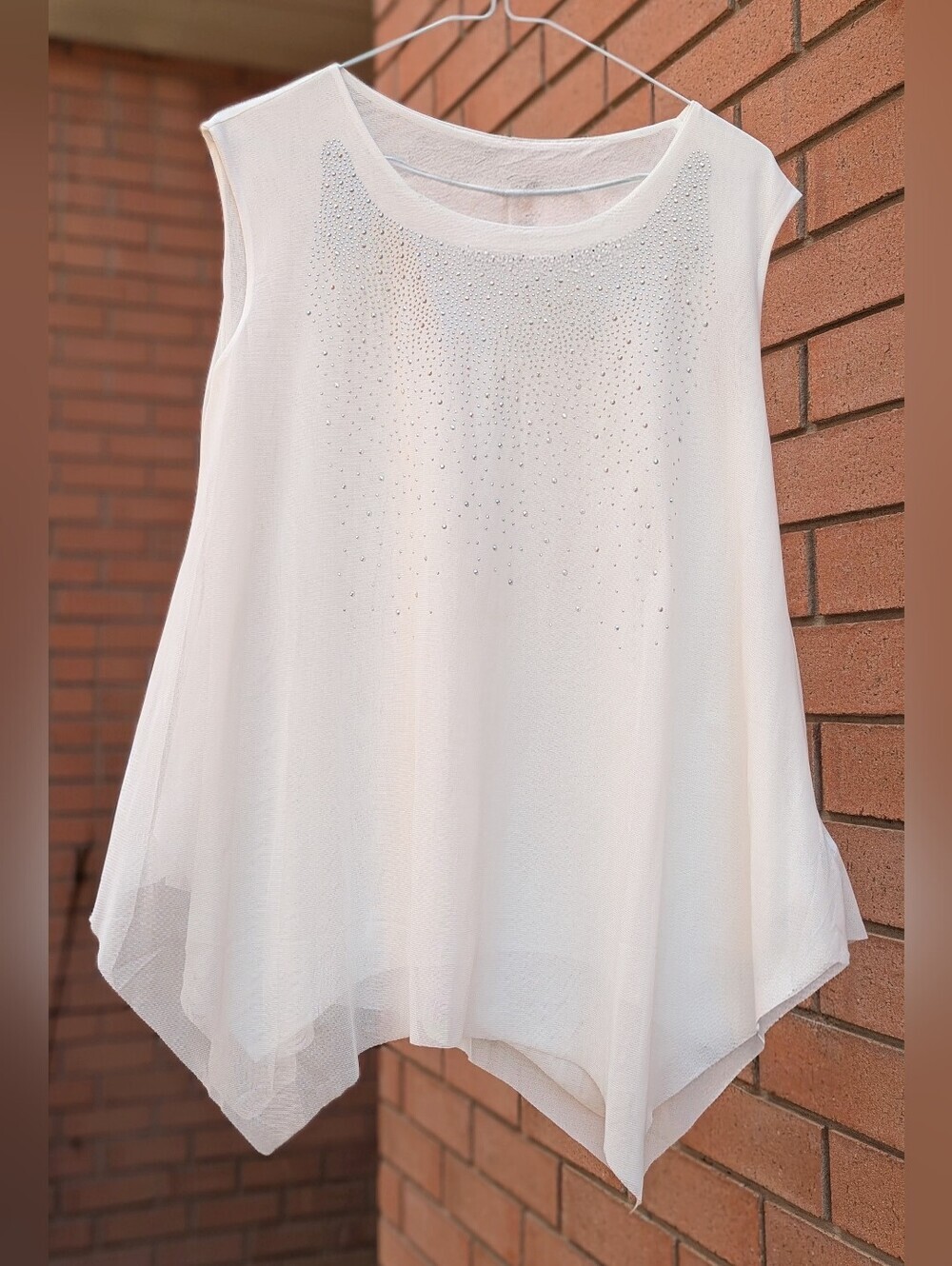 NWT Women's White Sleeveless Chiffon Blouse w/Rhinestones & Assymetrical Hem